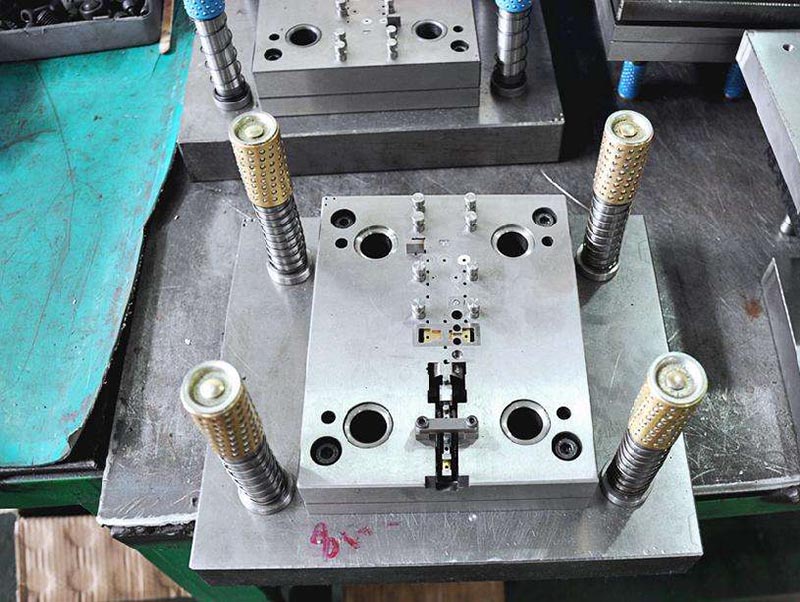 天水模具制造-01